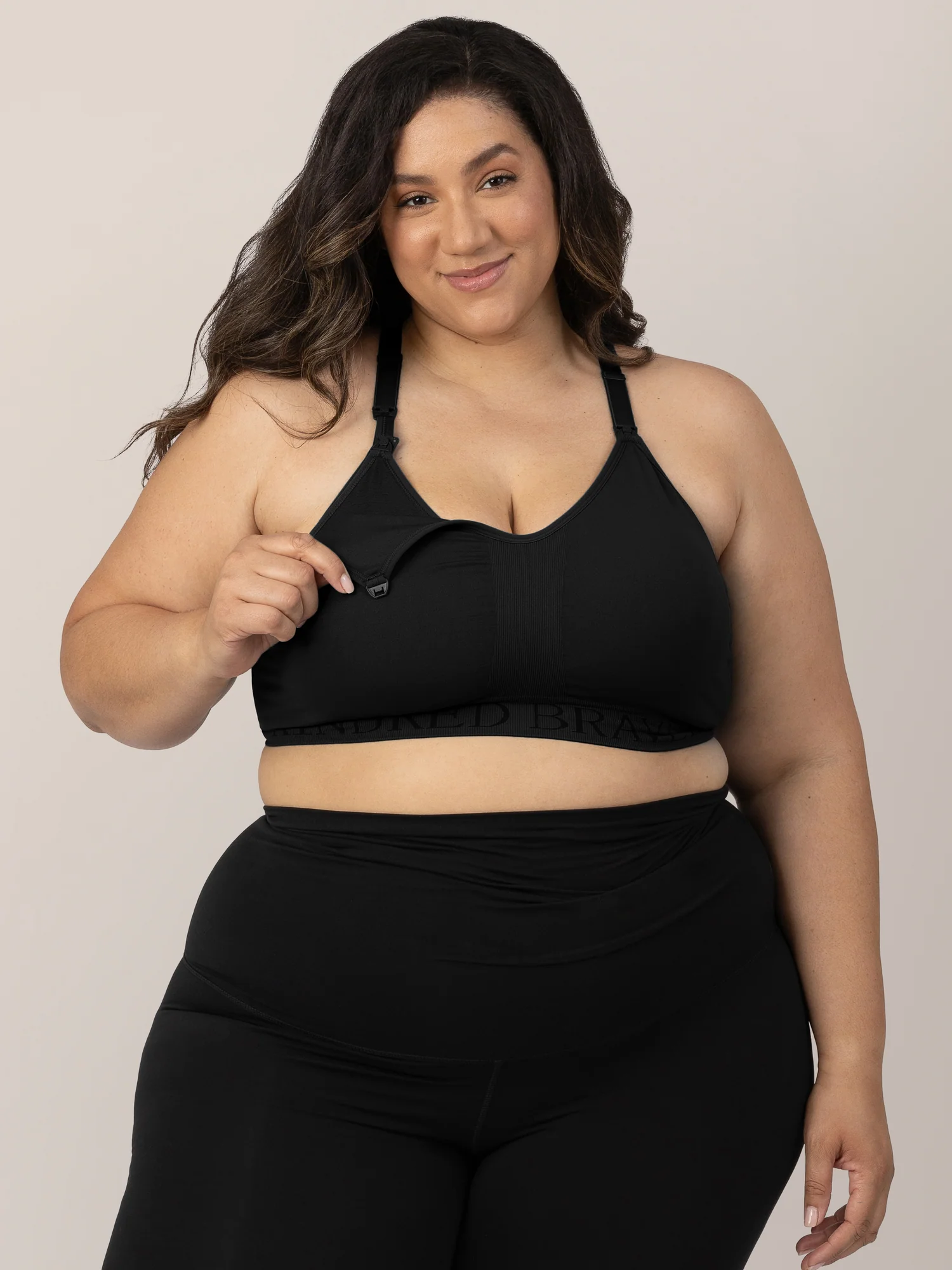 Sublime® Hands-Free Pumping & Nursing Sports Bra | Black - Image 4
